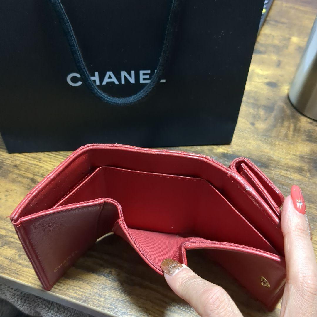 CHANEL キルティングレッド三つ折り財布