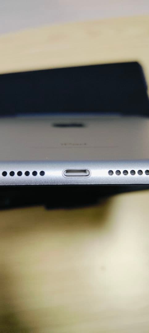 iPad（第6世代）Wi-Fi+セルラー32GB　シルバー 　キーボードカバー付