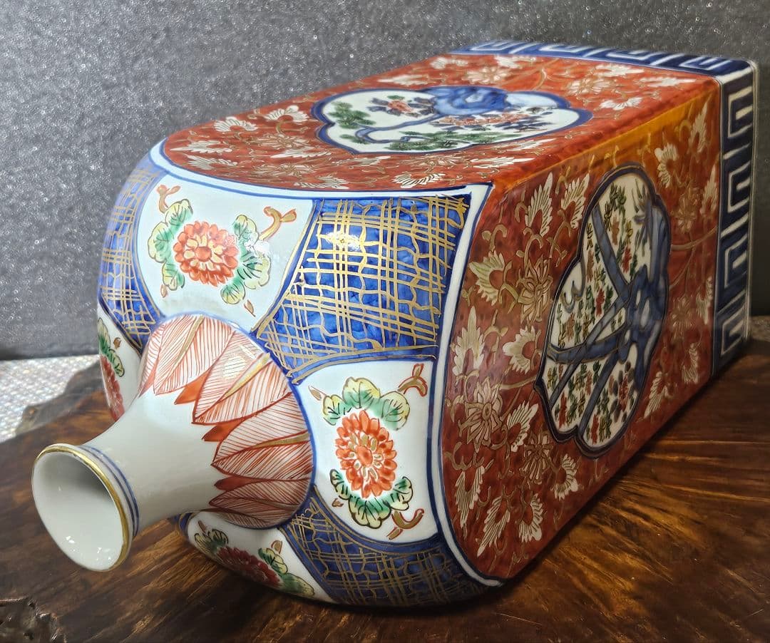 有田焼　金彩色絵　古伊万里写し　四方瓶 四方徳利　花入れ　インテリア　オブジェ