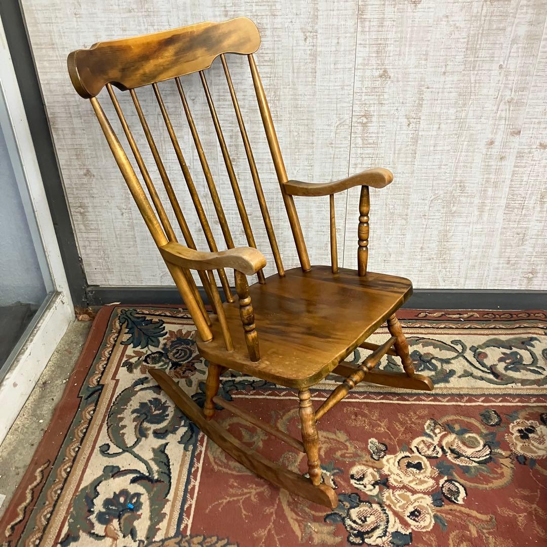 木製ロッキングチェア クラシックデザイン 肘掛け付き