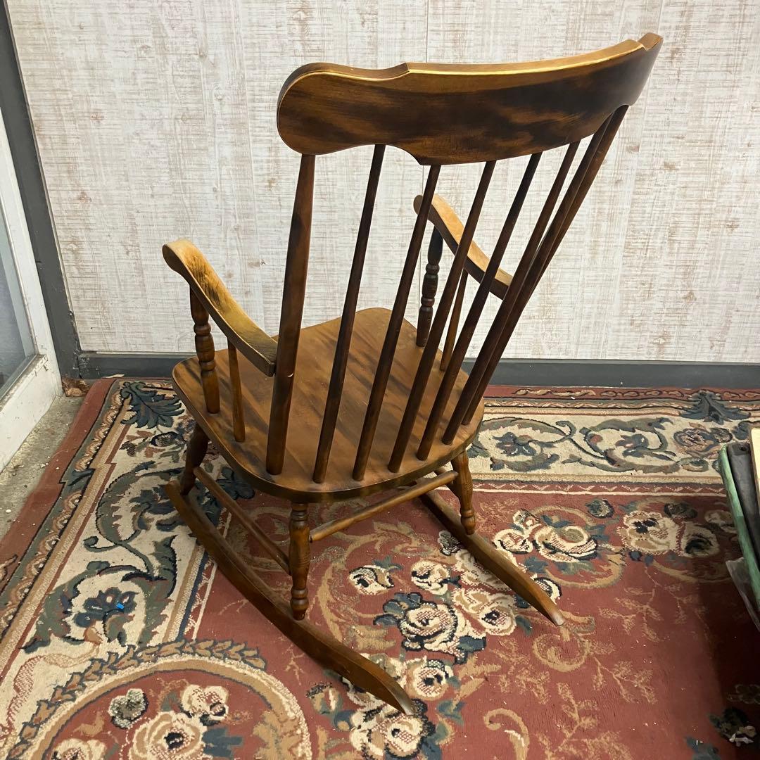 木製ロッキングチェア クラシックデザイン 肘掛け付き