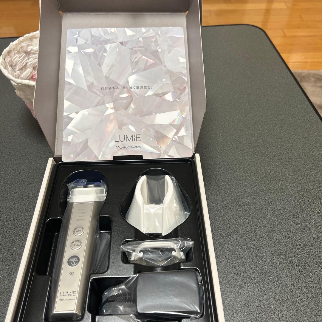 ナリス　LUMIE 美顔器 シルバー 充電器付き