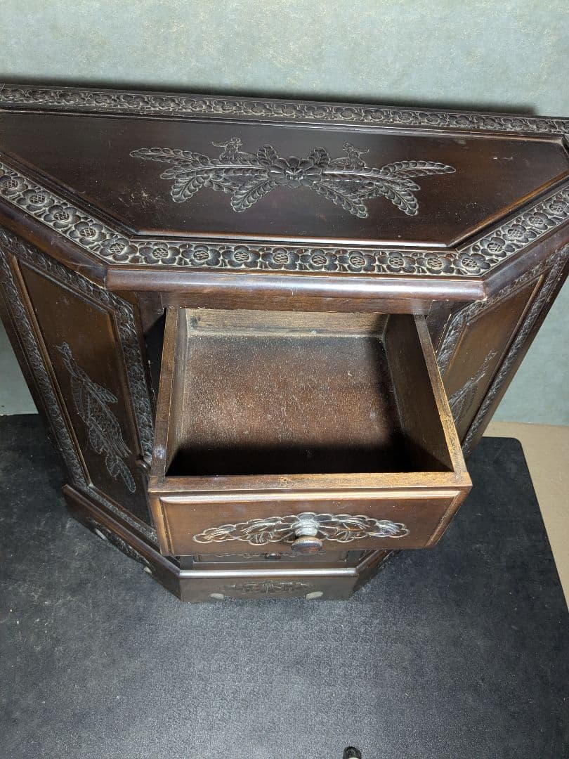 (S) 木彫刻　引き出し　4段　アンティーク　レトロ