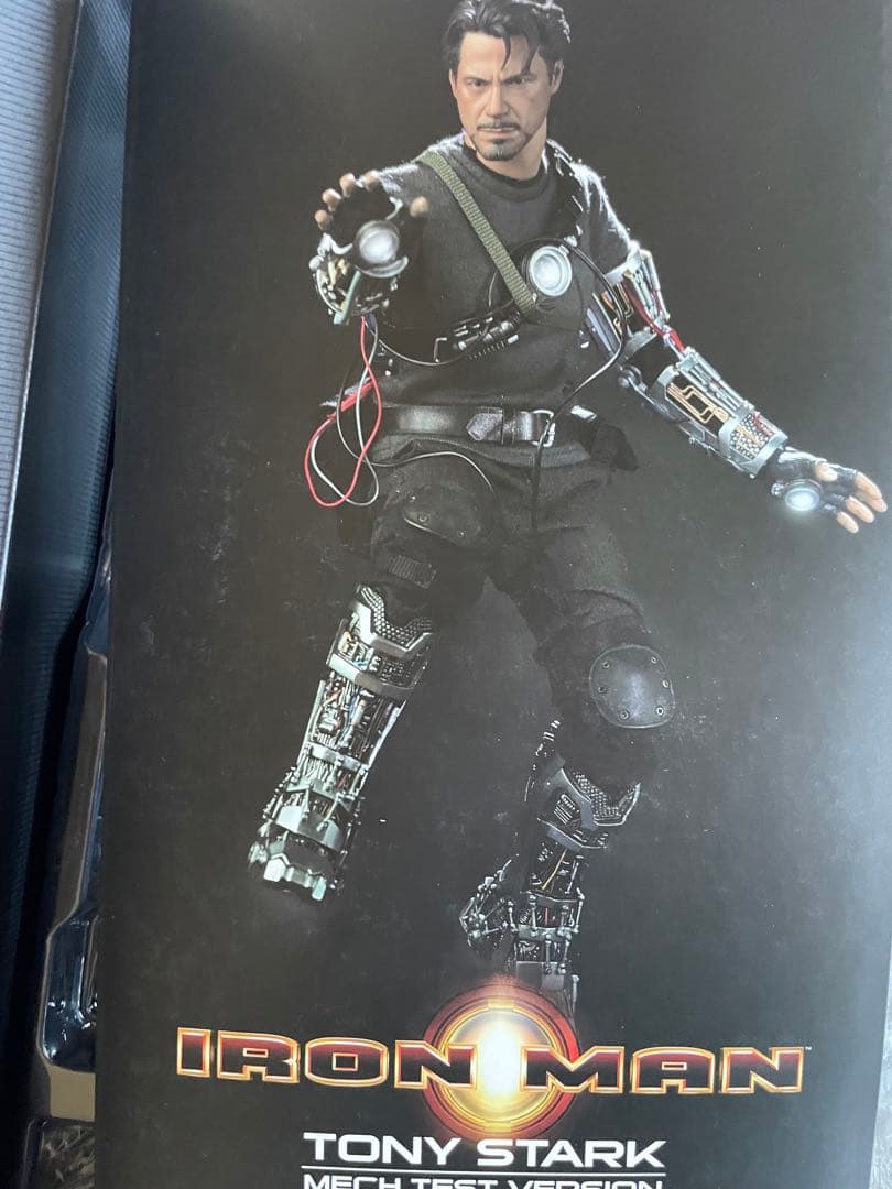トニー・スターク（メカテスト版）　アイアンマン　１／６スケールフィギュア