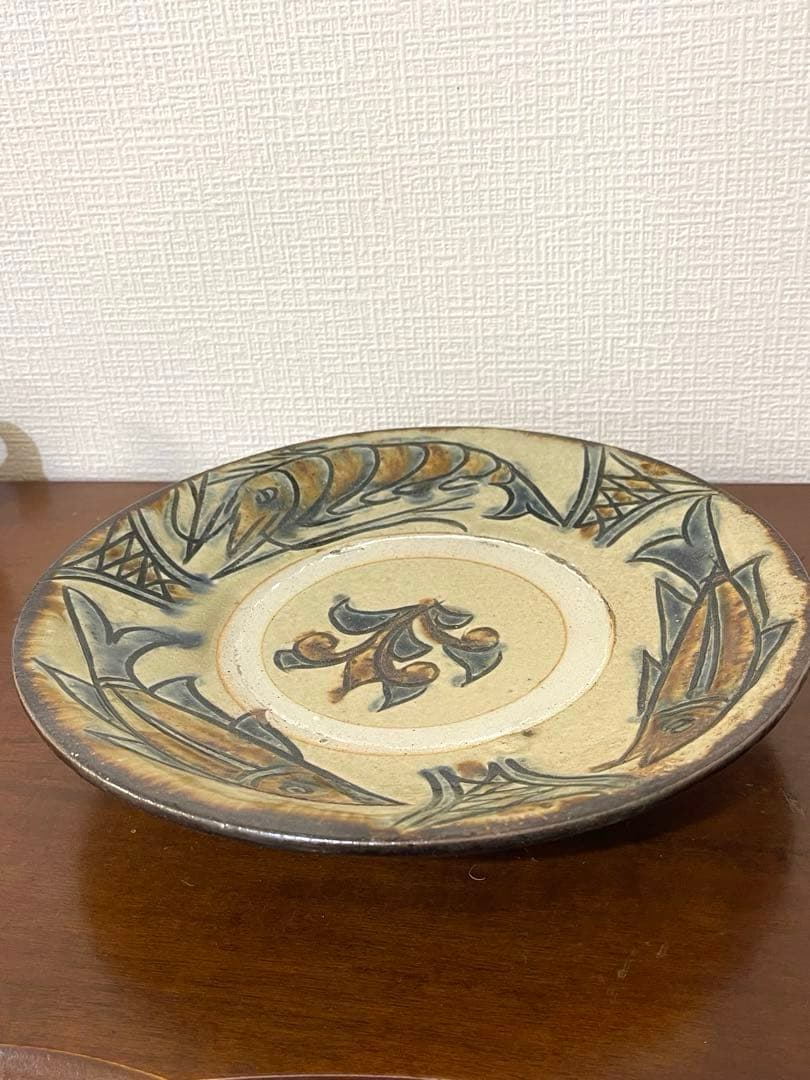 【美品】金城次郎 海老魚文 唐草 8寸皿 壺屋焼 沖縄 焼物 やちむん