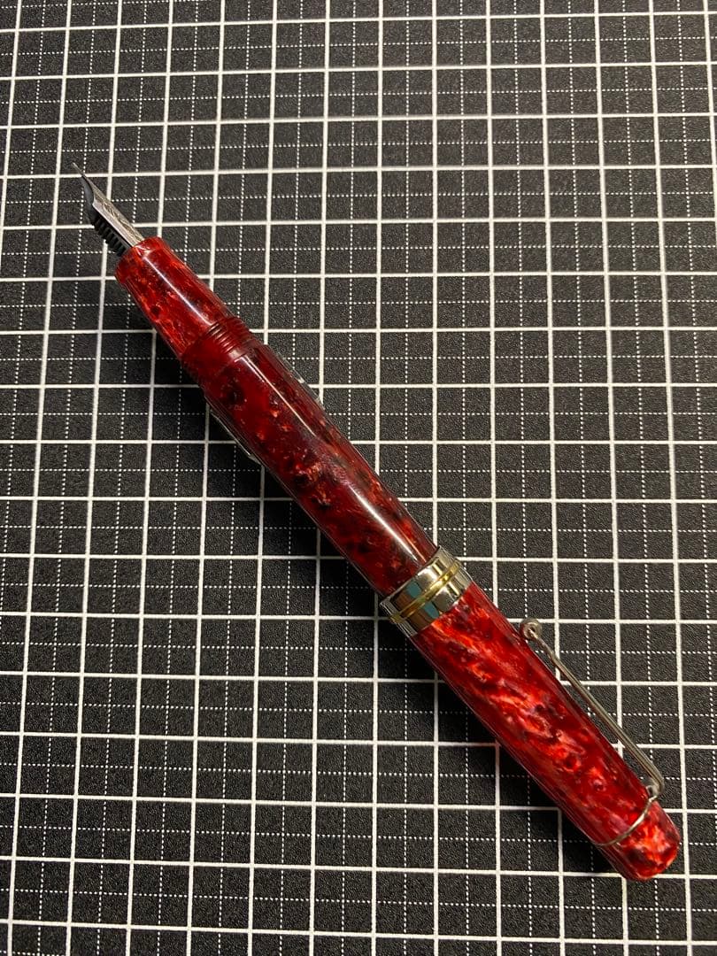 DELTA VINTAGE collection Red 万年筆　字幅M