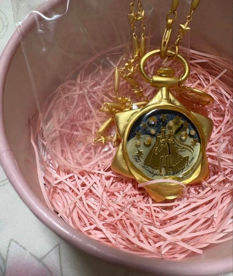 セーラームーン q-pot ムーンフェイズの懐中時計 ネックレス 再販