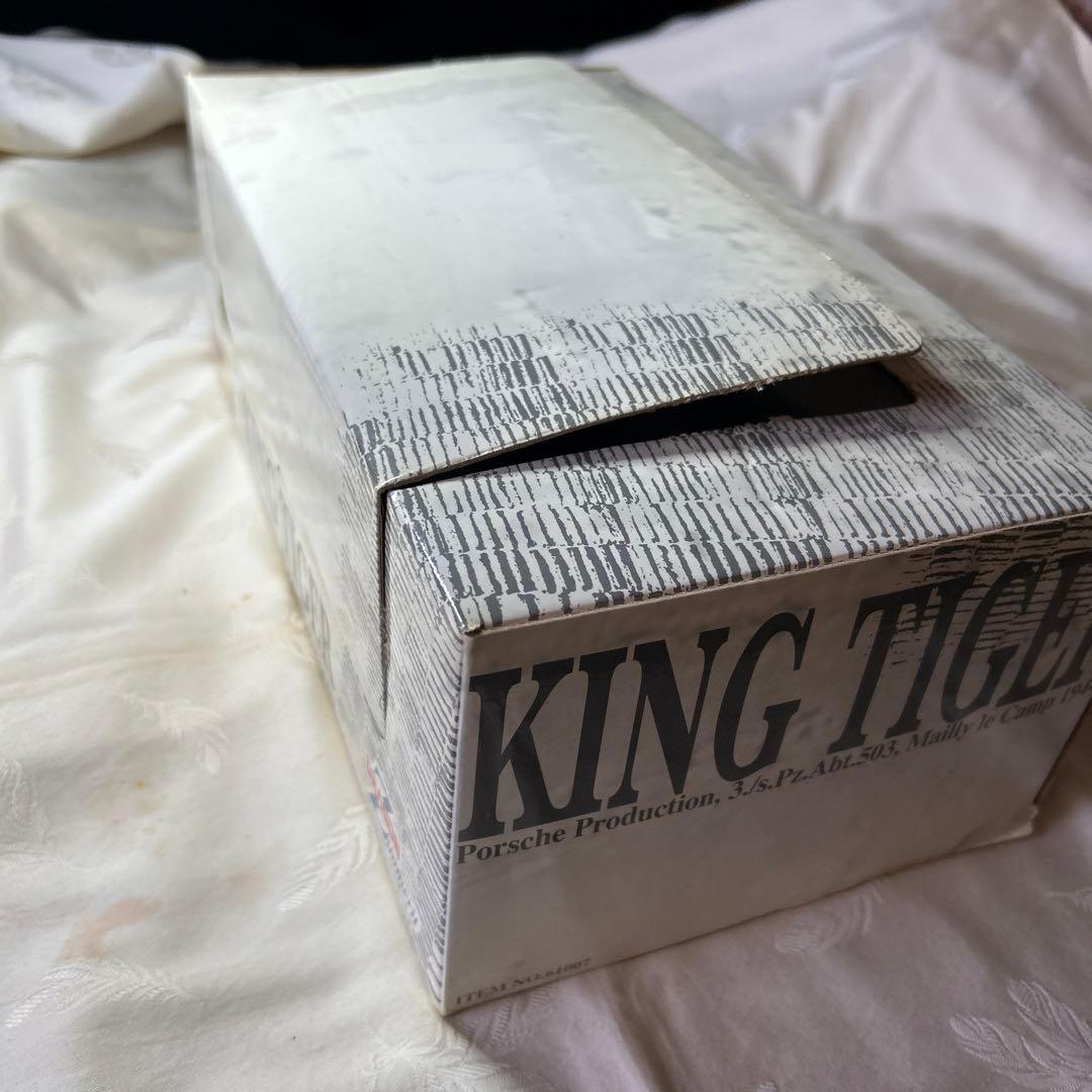 キングタイガー　1/35 新品未使用品 イエローとの2台まとめて