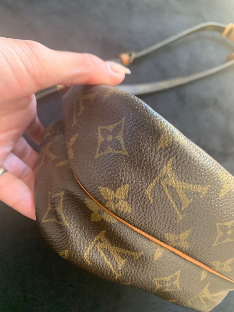 Louis Vuitton ショルダーバッグ　アマゾン訳あり