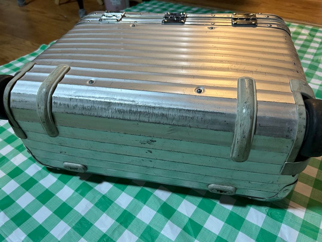 RIMOWA シルバーキャリーケース 46L