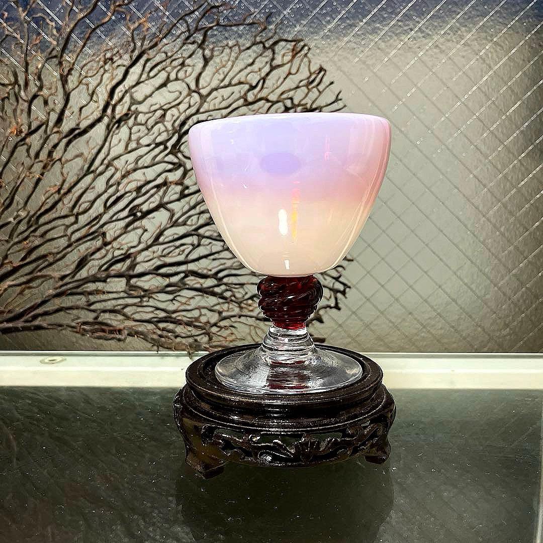 骨董　レトロガラス　赤フチ乳白色暈し　水玉紋　貝巻き脚付　氷コップ　復刻品