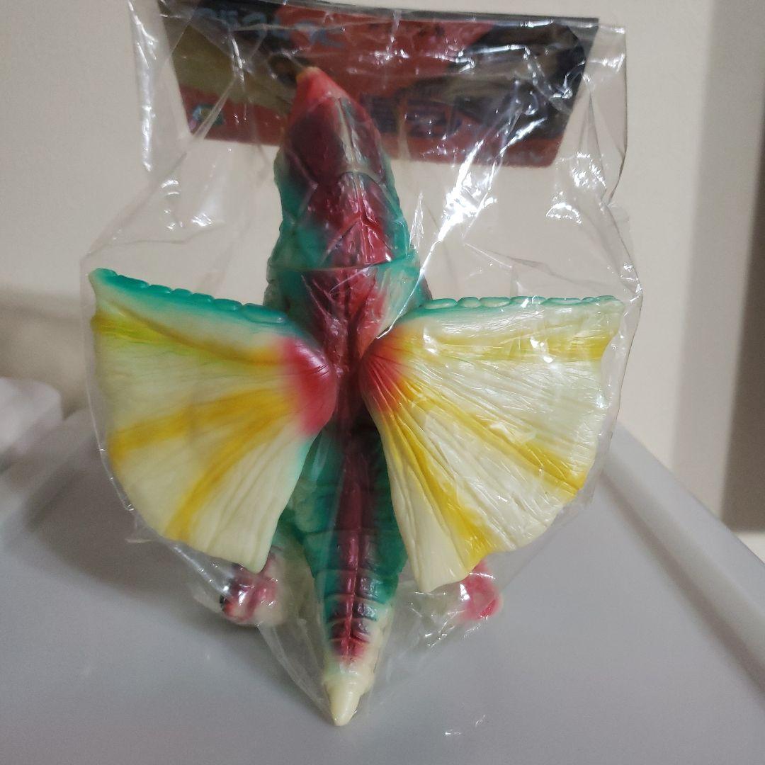 ベアモデル　ソフビ　ウルトラマン怪獣 翼付き カラフル