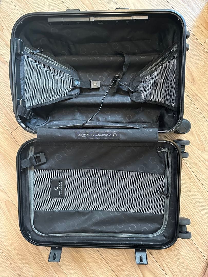 Yontory　機内持ち込み可 スーツケース「SOLGAARD」ブラック