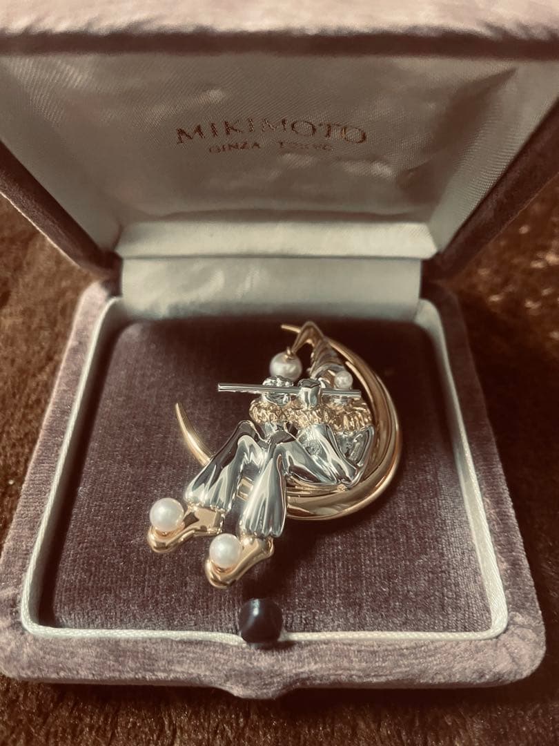 【新品】MIKIMOTO 月とピエロのブローチ（証明書あり）