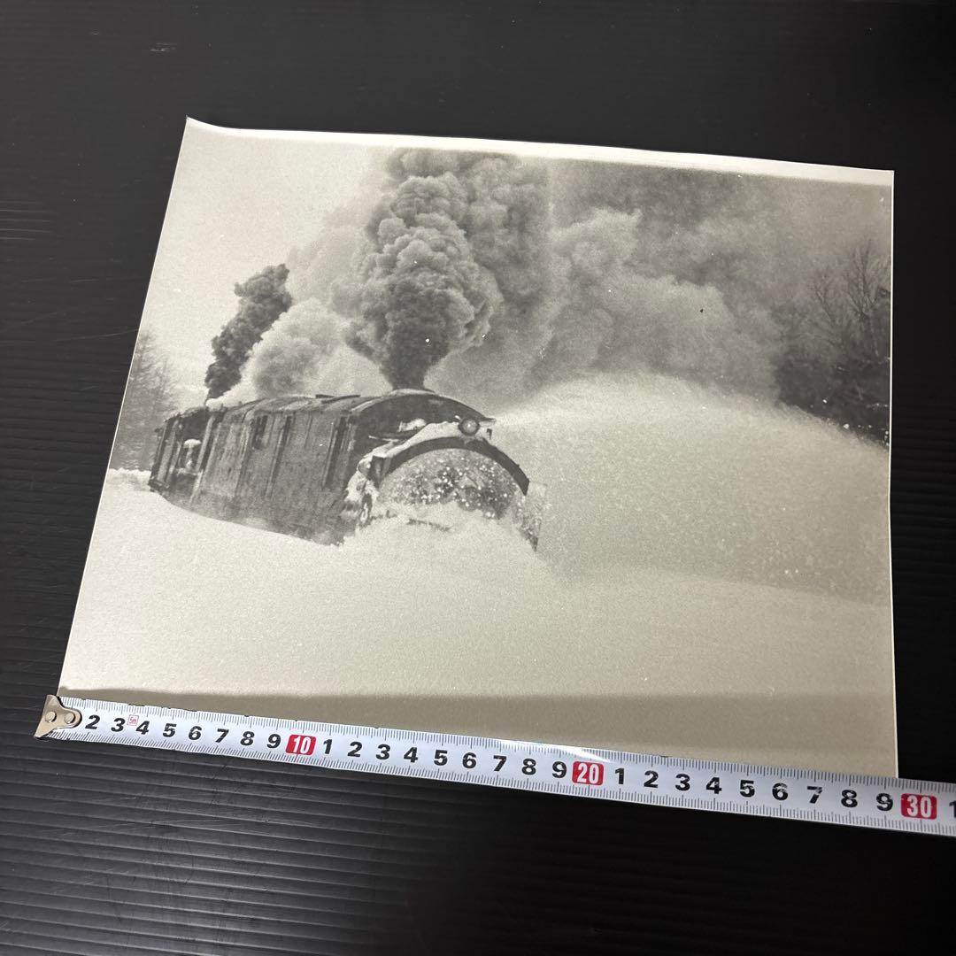 蒸気機関車 雪の中 モノクロ写真