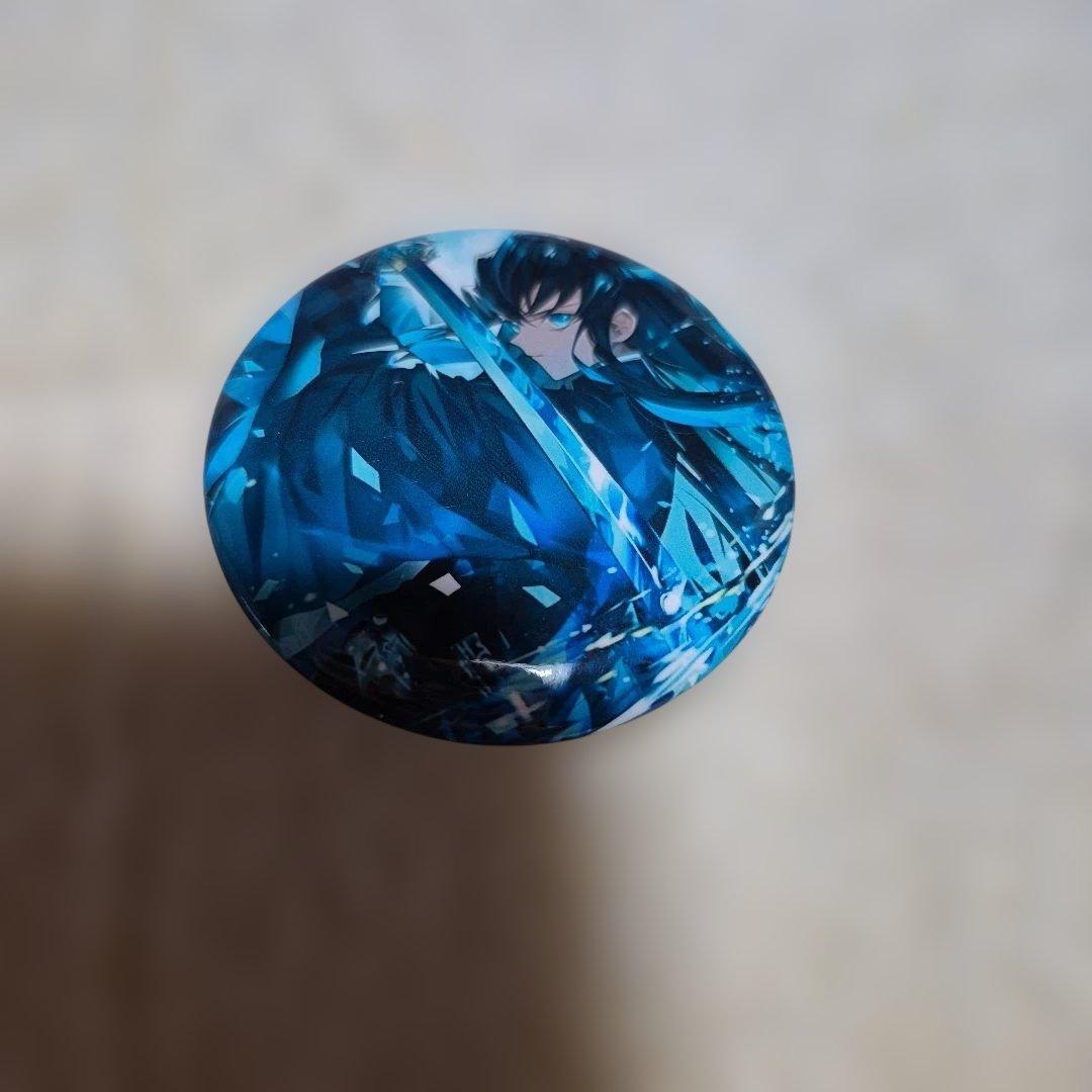 時透無一郎剣を持つキャラクターの青いバッジ