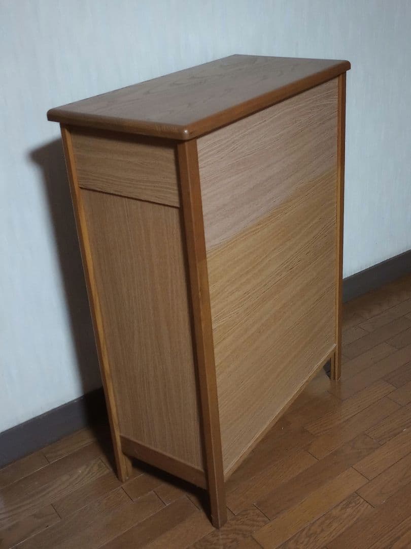 【木製キャビネット】ガラス扉　 脚付きリビングキャビネット　収納家具