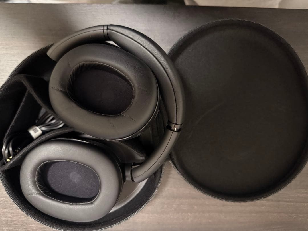 SONY ワイヤレスヘッドホン ブラック 収納ケース付き