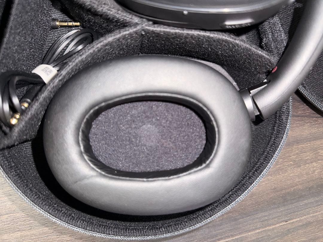 SONY ワイヤレスヘッドホン ブラック 収納ケース付き