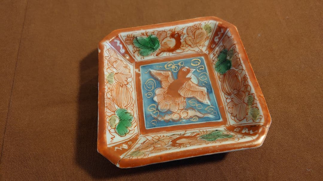 古九谷　若杉窯　色若杉　八角皿　鳥の図　瓜の図　アンティーク九谷焼　１客