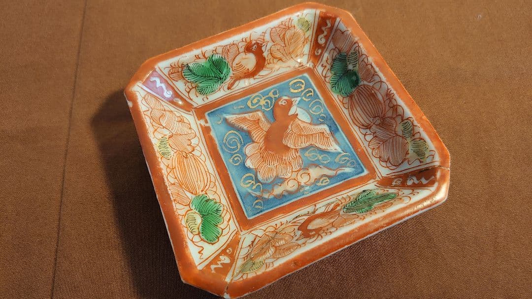 古九谷　若杉窯　色若杉　八角皿　鳥の図　瓜の図　アンティーク九谷焼　１客