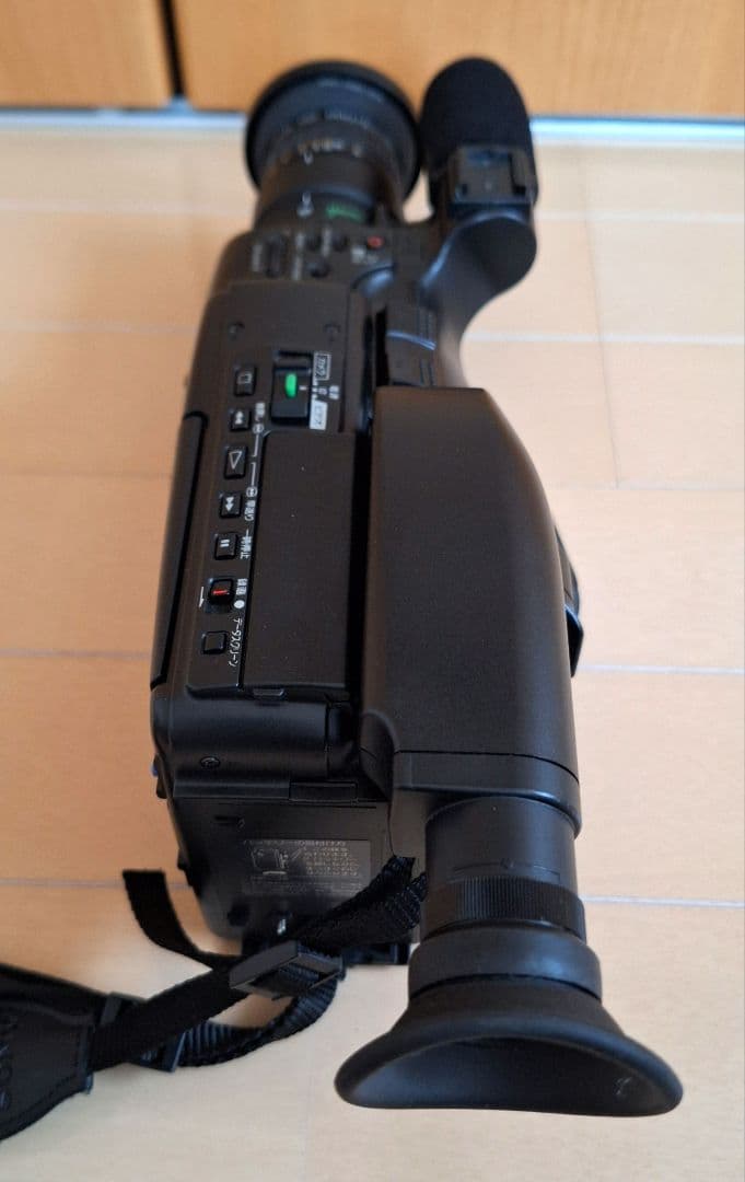 【メルカリ便】ビデオカメラ　SONY　CCD-V700