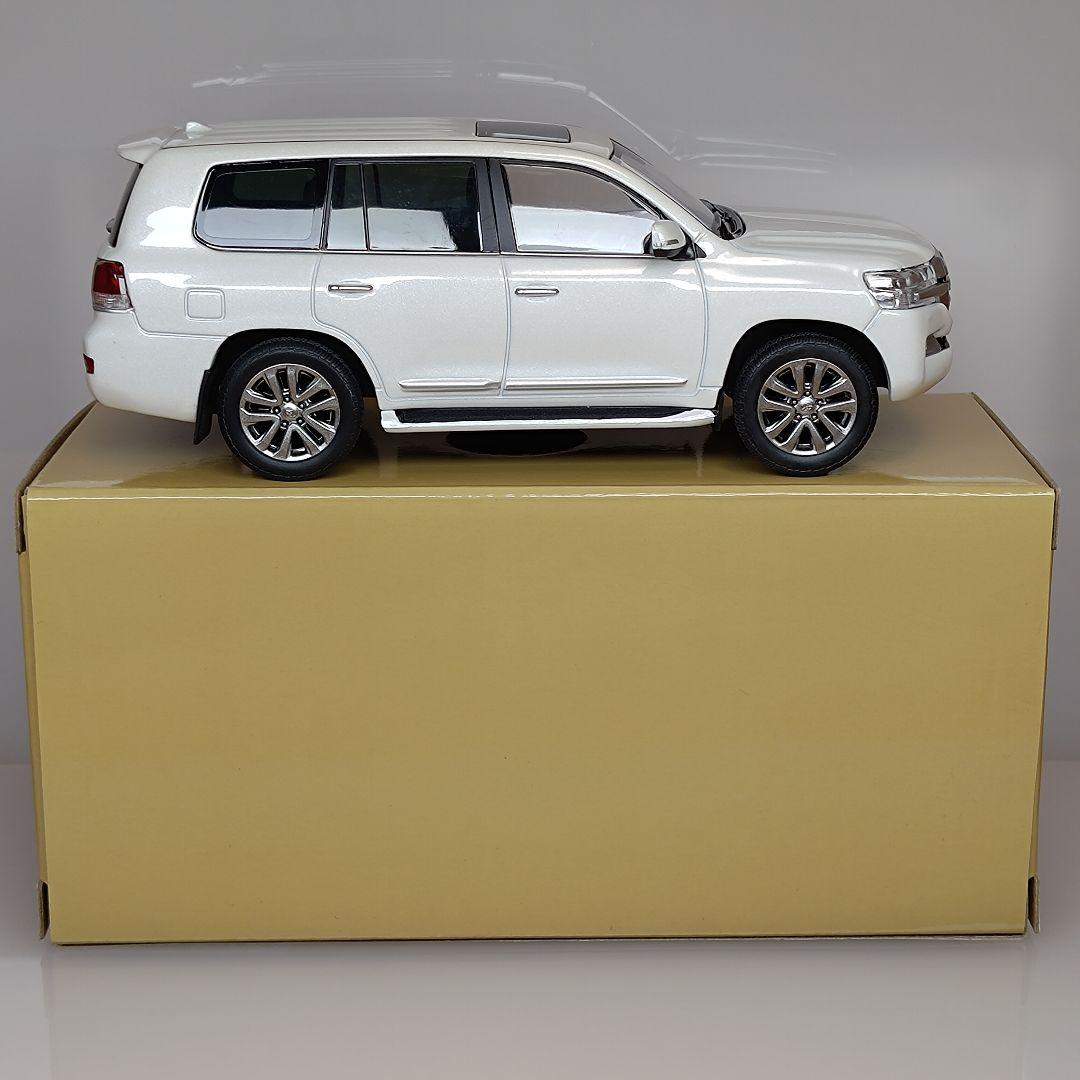 ランドクルーザー 200 カラーサンプル ホワイトパールクリスタルシャイン