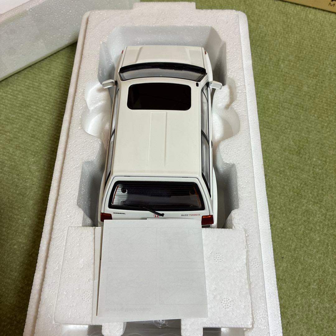 オートアート　1/18 ホンダ　シティターボII ブルドッグ　ホワイト