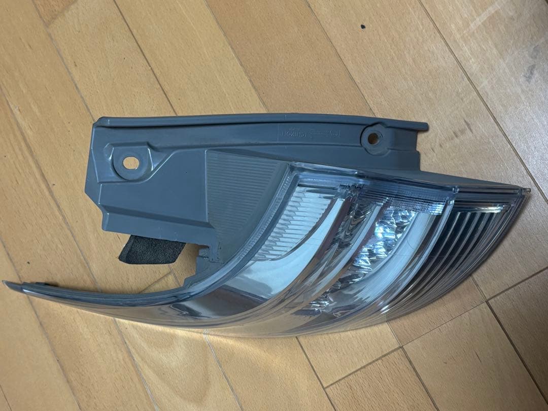 エスティマハイブリッドAHR20テールランプセット かなり薄いブルータイプ