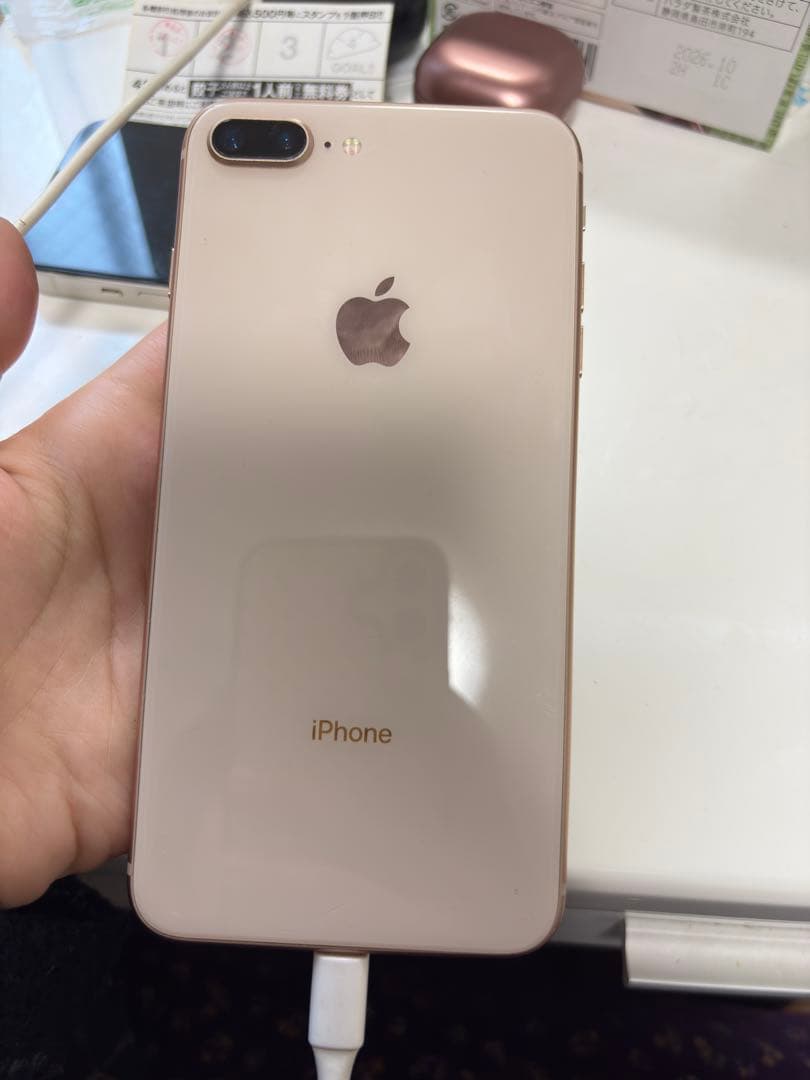 iPhone 8 Plus 64GB バッテリー85％ 画面割れありジャンク扱い