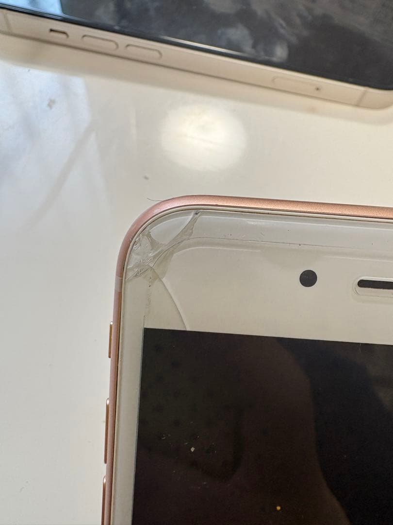 iPhone 8 Plus 64GB バッテリー85％ 画面割れありジャンク扱い