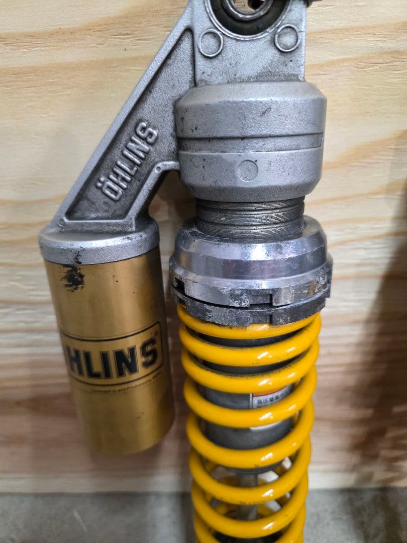 ÖHLINS ダブルショックサスペンション