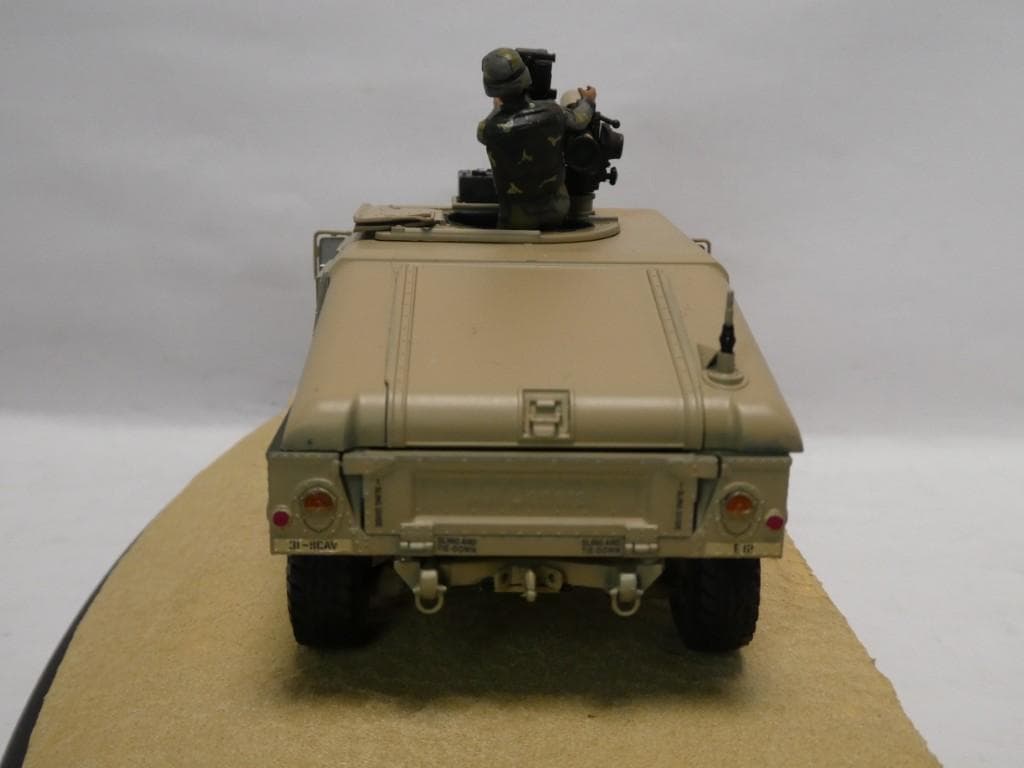 タミヤ　1/35　アメリカ陸軍 ハンビー TOW ミサイルキャリヤー　完成品