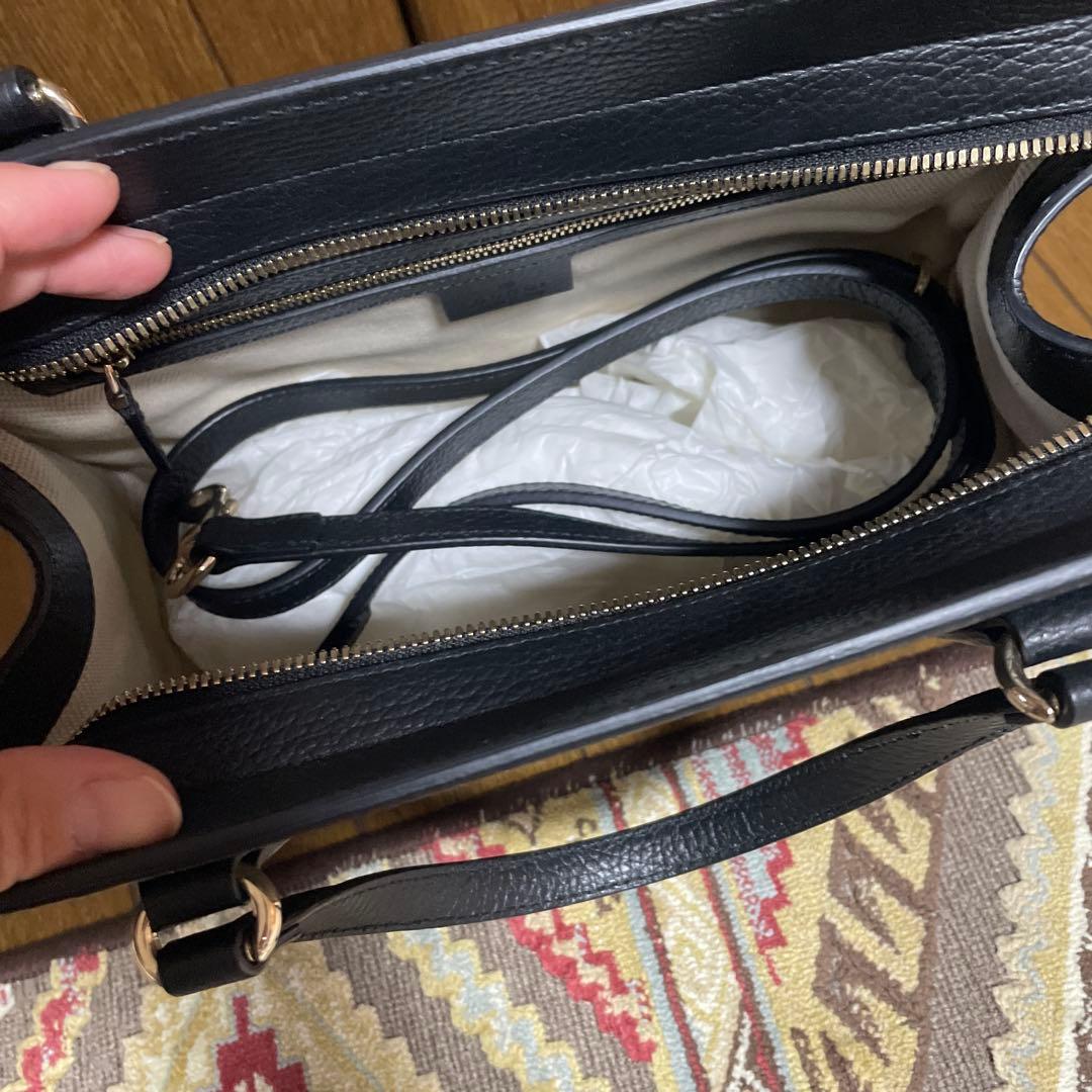 GUCCI ブラックレザーショルダーバッグ