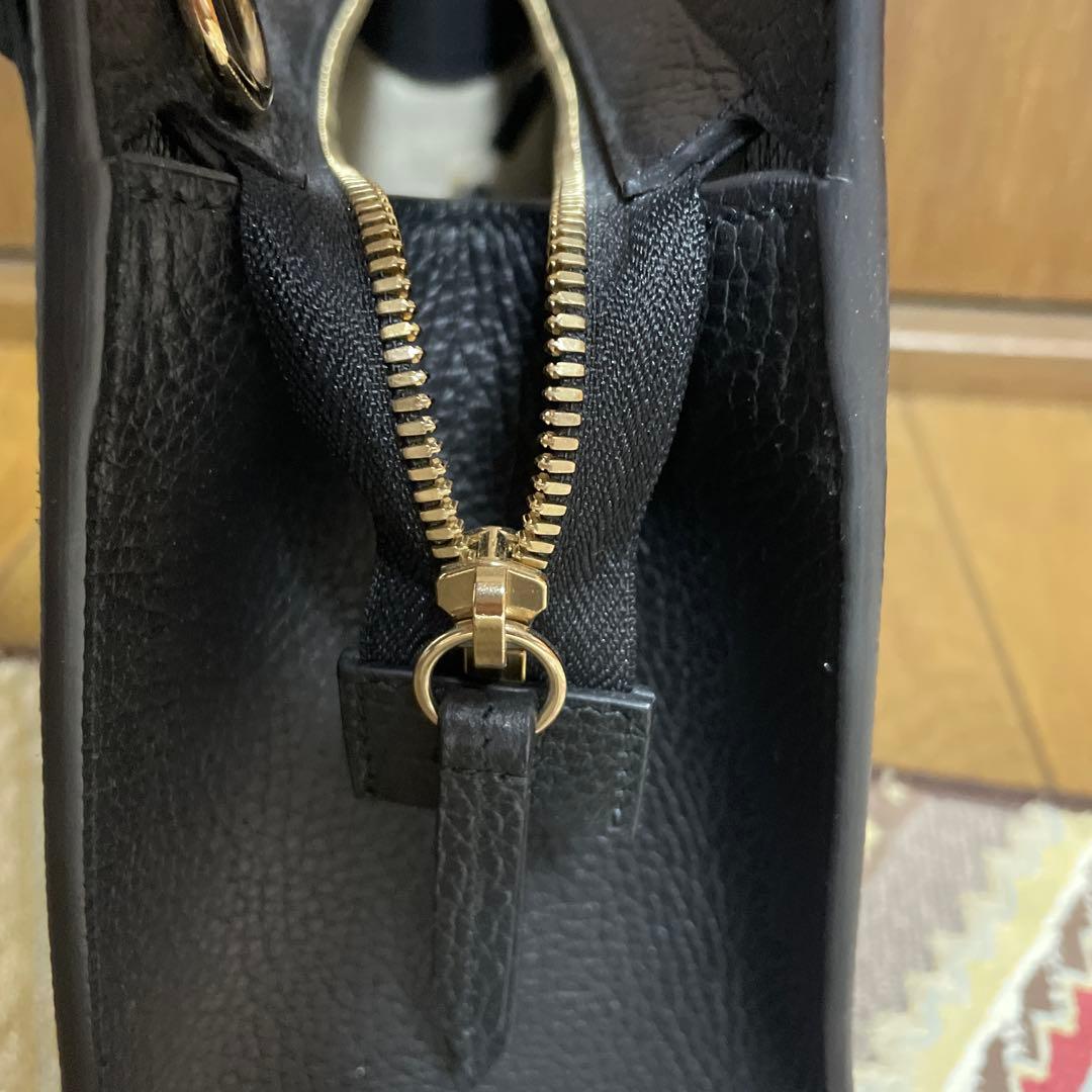 GUCCI ブラックレザーショルダーバッグ