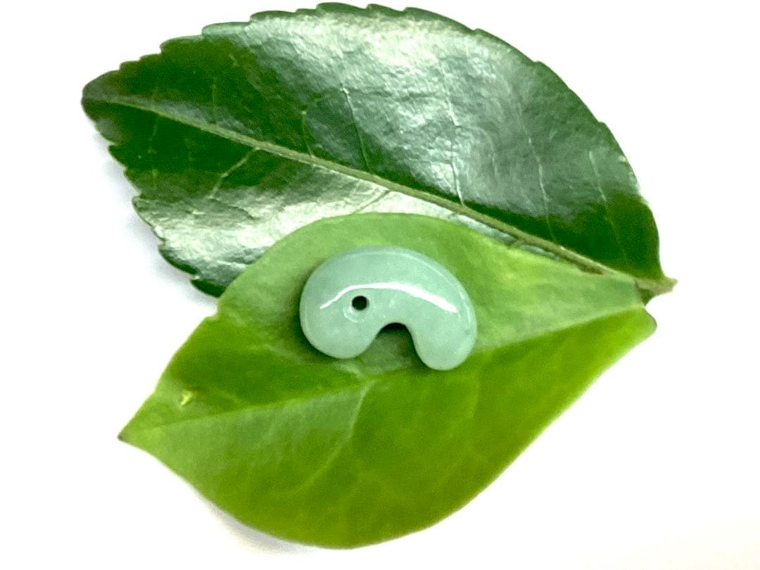 ✳味身良好‼️ 抜群‼️ 最高の透明感　糸魚川翡翠勾玉　本物の守護石を　鑑別書取品‼️