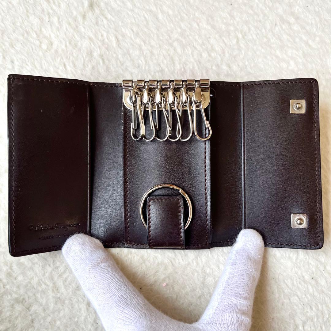 サルヴァトーレフェラガモ キーケース 6連 キーリング 札入れ 男女兼用