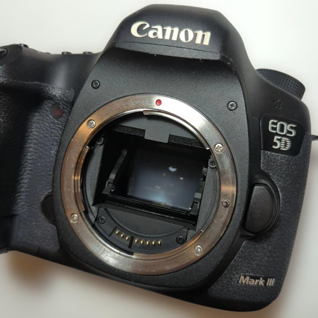 ♫キャノン EOS 5D Mark Ⅲ &バッテリーグリップ BG-E11