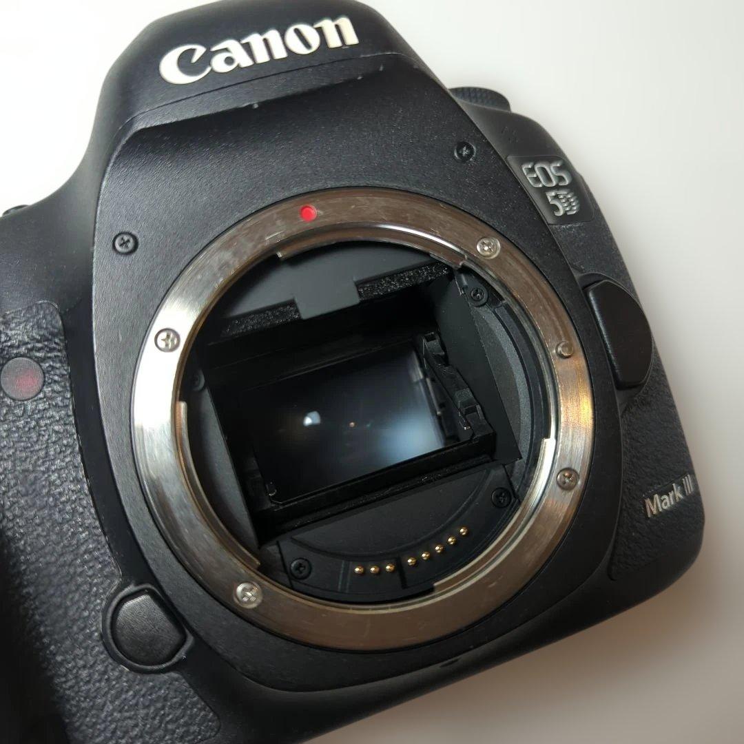 ♫キャノン EOS 5D Mark Ⅲ &バッテリーグリップ BG-E11