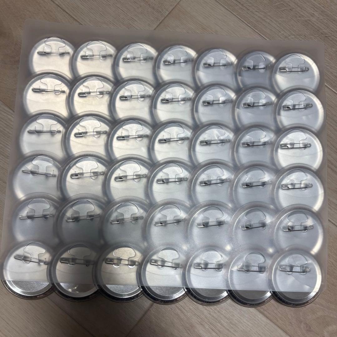 センラ 缶バッジ たばこ 実写 黒スーツ MARCEL