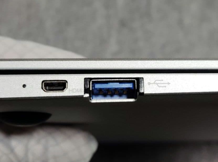 GLM GM-JAPAN製ノートパソコン バッテリ難あり