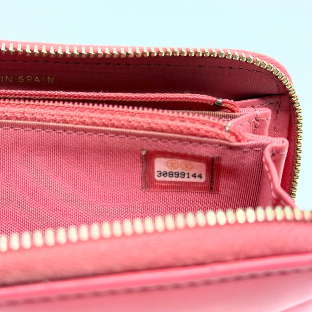 CHANEL シャネル　コンパクトウォレット　CHANEL 19　ディズヌフ