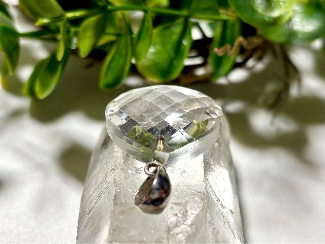 夢幻品質　ヒマラヤ幻の聖山　カイラス水晶のプレミアムミラーカットペンダントトップ