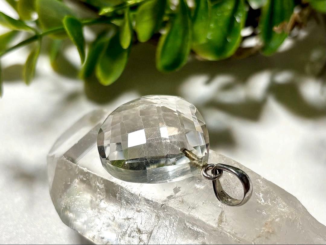 夢幻品質　ヒマラヤ幻の聖山　カイラス水晶のプレミアムミラーカットペンダントトップ