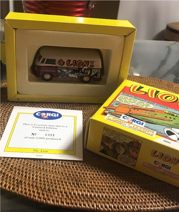 ワーゲンバスミニカー　CORGI社　シリアルナンバーあり