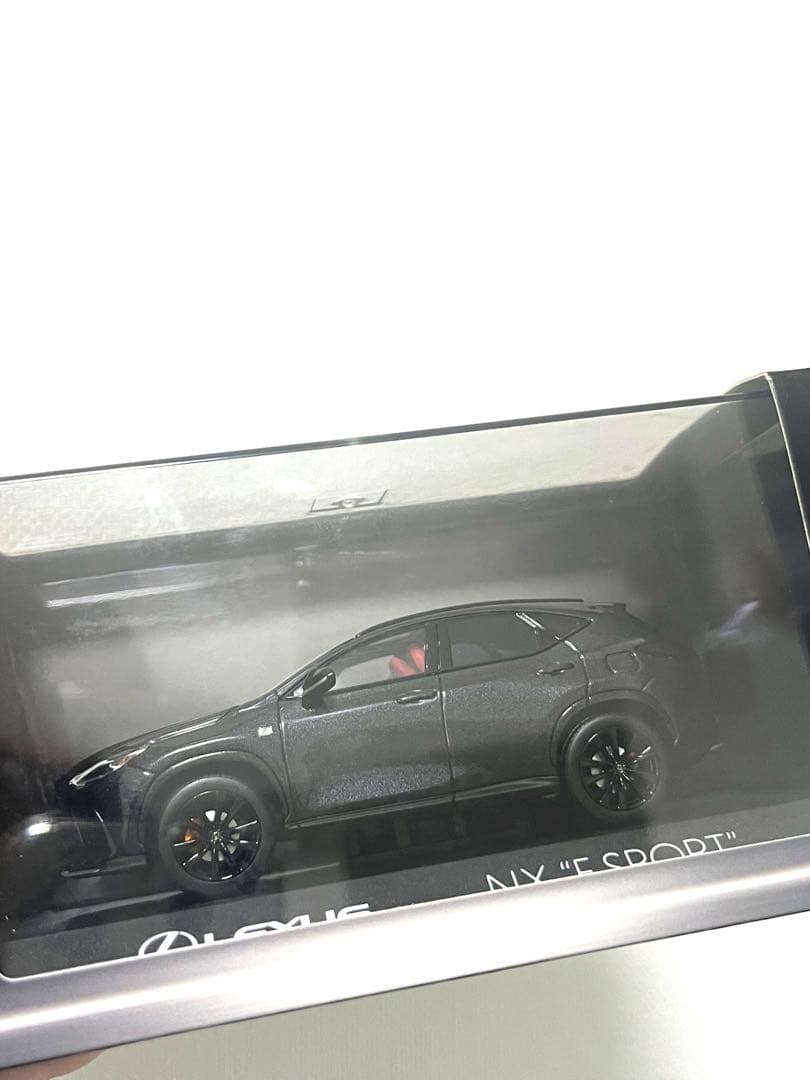 Lexus NX \"F SPORT\" ミニカー 1/43