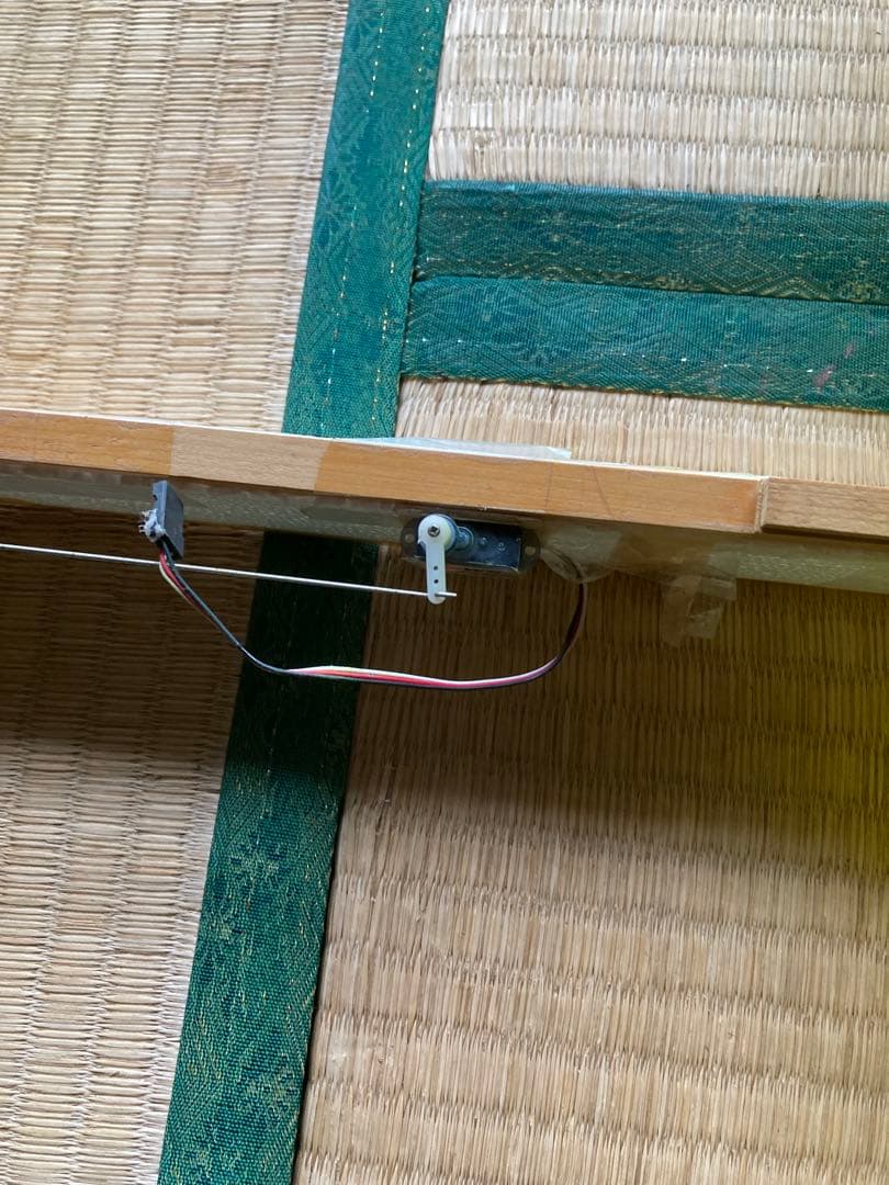 エレベーター等のヒンジ代わりに透明テープを使い作成したグライダー手渡し限定です。