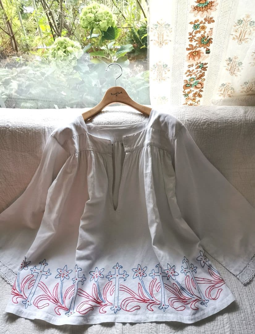 アンティークニードルワーク司祭服 クロッカス♱手刺繍 クリスチャンリネンスモック