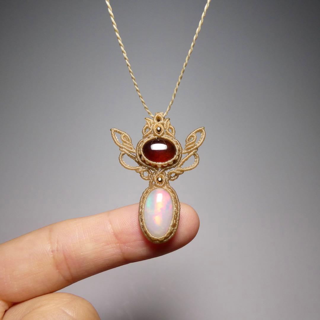 大粒オパール・ガーネットのマクラメネックレス