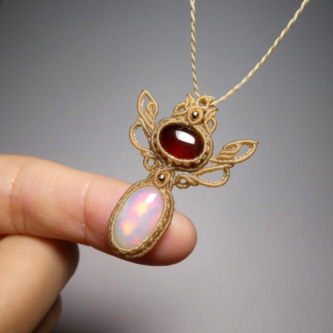 大粒オパール・ガーネットのマクラメネックレス